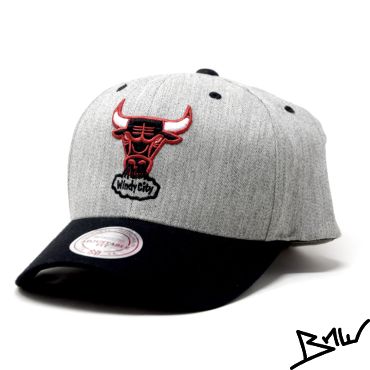 MITCHELL & NESS - CHICAGO BULLS - CURVED SNAPBACK CAP - grey