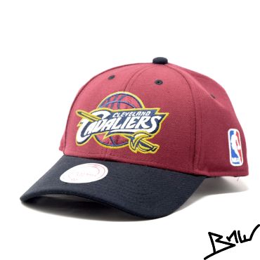 MITCHELL & NESS - CLEVELAND CAVALIERS - CURVED SNAPBACK CAP - red